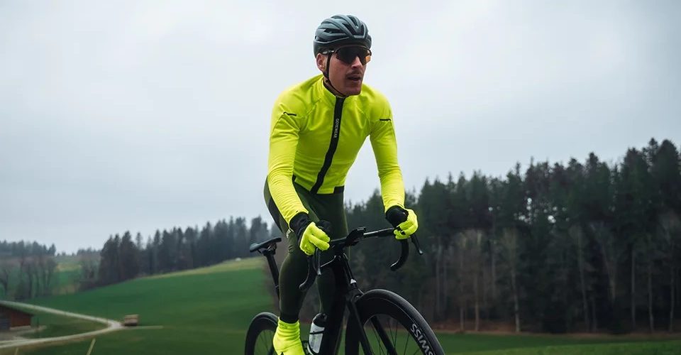 GOREWEAR Spinshift Thermo Jacket Review: The Ultimate Layer for Cold-Weather Cycling